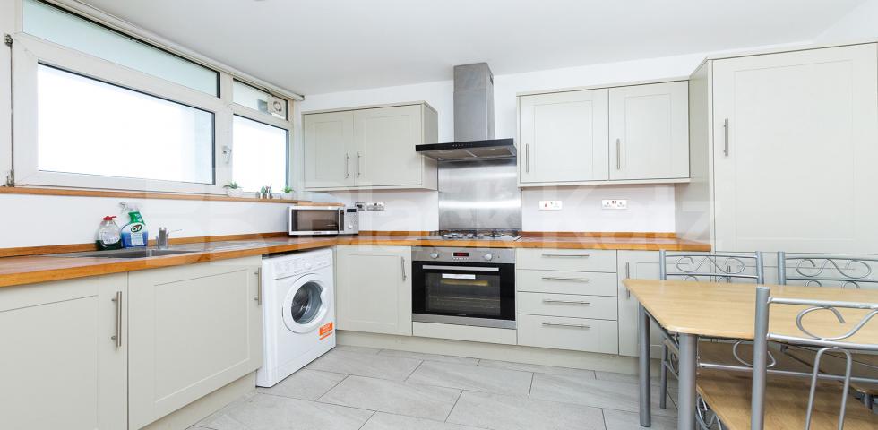 Modern split level 3 / 4 bed within easy access to Camden  Rowstock Gardens, Camden